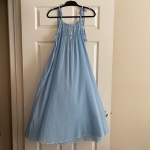 Dôen Lyrica Nightgown Blue with White Embroidery Hyacinth